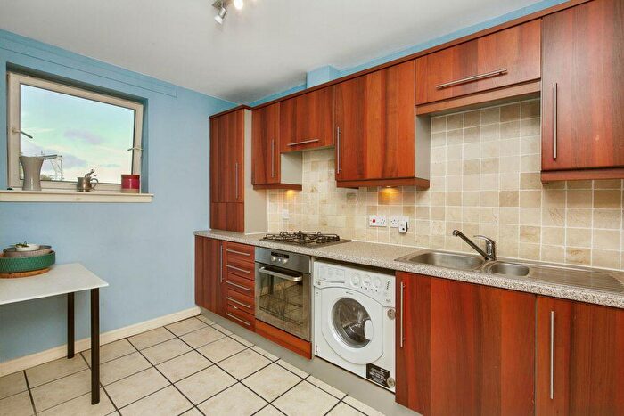 2 Bedroom Flat For Sale In / Duff Street, Dalry, Edinburgh, EH11