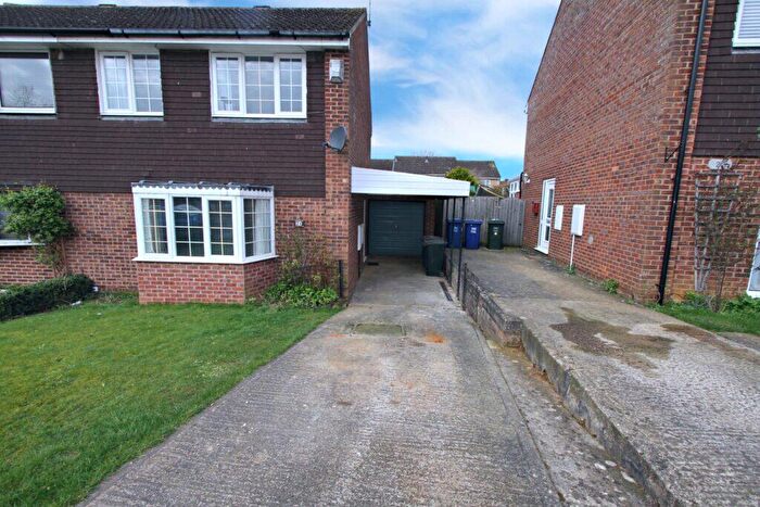 3 Bedroom Semi-Detached House To Rent In Sussex Drive, Banbury, Oxon, OX16