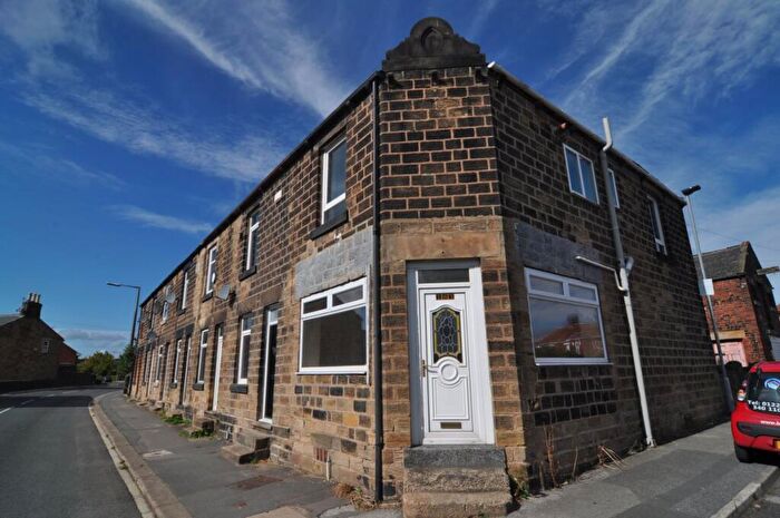 3 Bedroom House To Rent In High Street, Royston, S71
