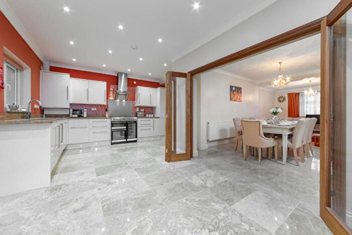 4 Bedroom Terraced House To Rent In Marlands Road, Clayhall, Ilford, IG5