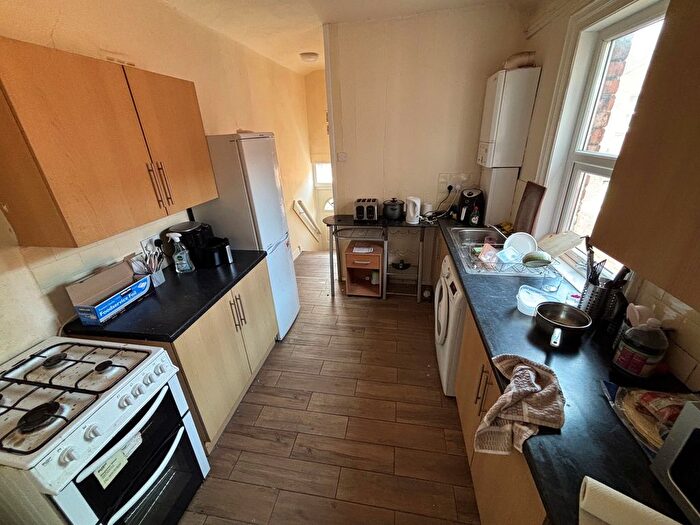 3 Bedroom Flat To Rent In West Jesmond, Newcastle Upon Tyne, NE2