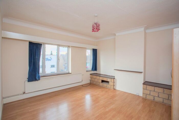 2 Bedroom Flat To Rent In Marlborough Parade, Hillingdon, UB10
