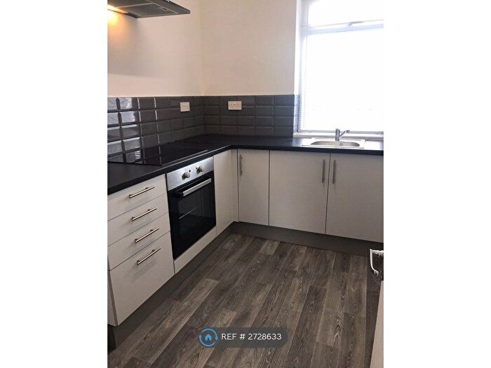 1 Bedroom Flat To Rent In Suthers Street, Radcliffe, Manchester, M26