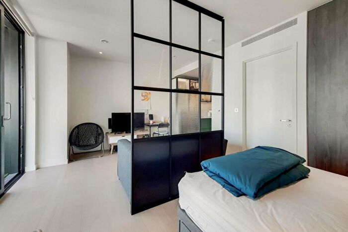 Studio To Rent In Wardian, Canary Wharf, London, E14