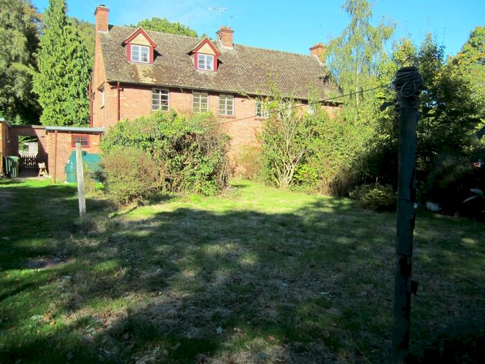 5 Bedroom Semi-Detached House To Rent In Ringshall, HP4