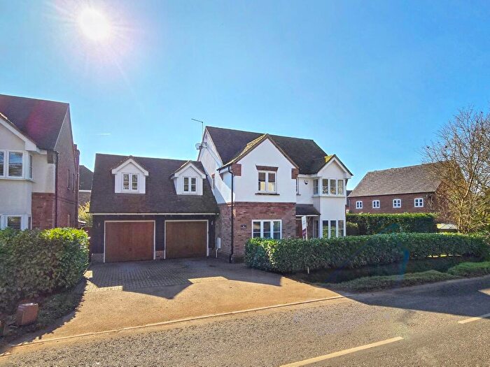 5 Bedroom Detached House For Sale In Shefford Road, Clophill, Bedfordshire, MK45