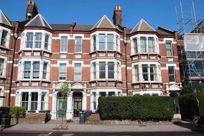 3 Bedroom Apartment To Rent In Archway Road, Highgate, N6