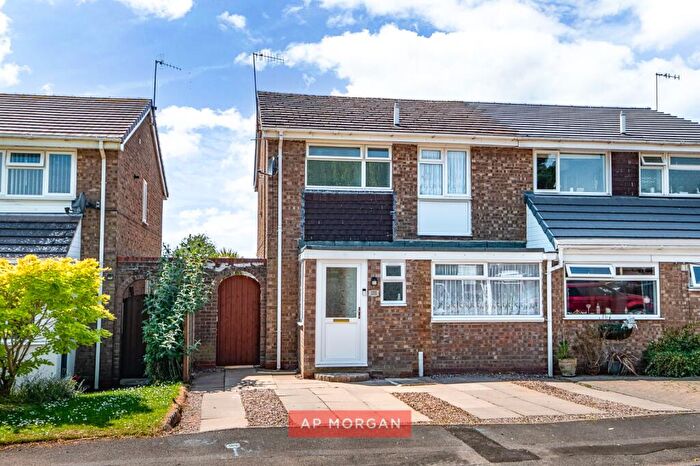 3 Bedroom Semi Detached House For Sale In Brecon Avenue, Bromsgrove, Worcestershire, B61