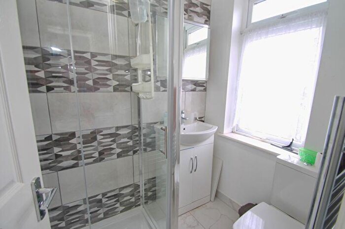 3 Bedroom Terraced House For Sale In Masons Avenue, Harrow, HA3