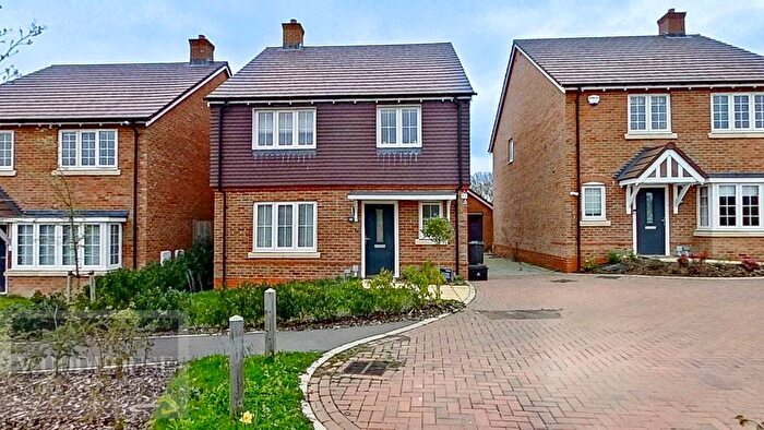 4 Bedroom Detached House For Sale In Elizabeth Gardens, Goffs Oak, EN7