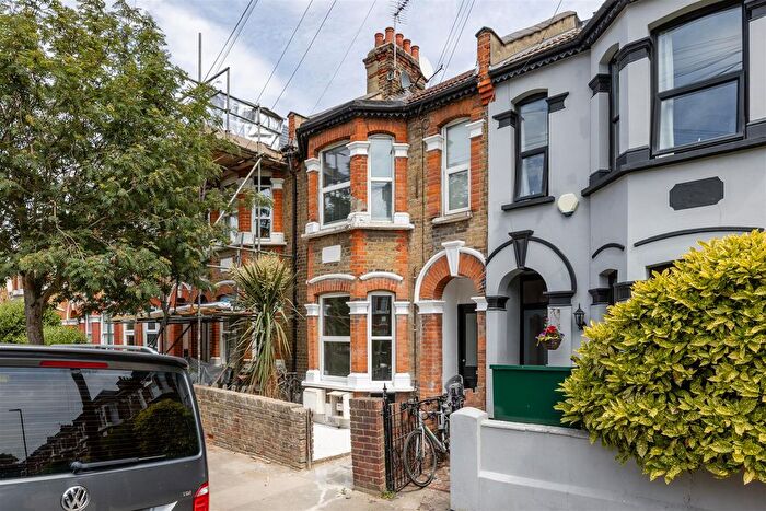 2 Bedroom Flat For Sale In Knighton Road, Forest Gate, E7