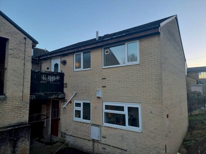 2 Bedroom Flat To Rent In Thornes Park, Rastrick, Brighouse, HD6