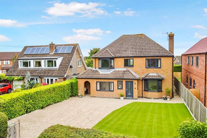 4 Bedroom Detached House For Sale In Grantham Road, Navenby, LN5