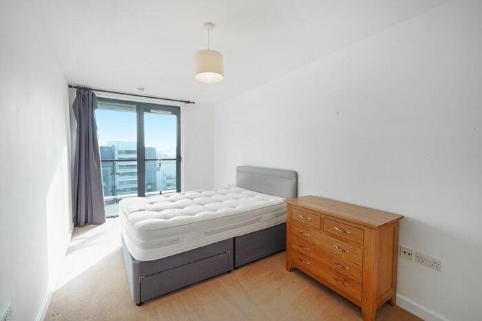 2 Bedroom Apartment To Rent In Palmers Road, Bethnal Green, E2