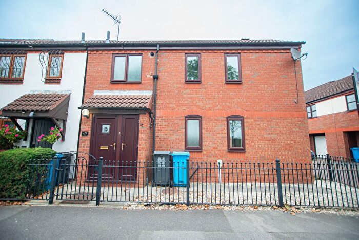 2 Bedroom End Of Terrace House To Rent In Wellington Street West, Kingston Upon Hull, HU1