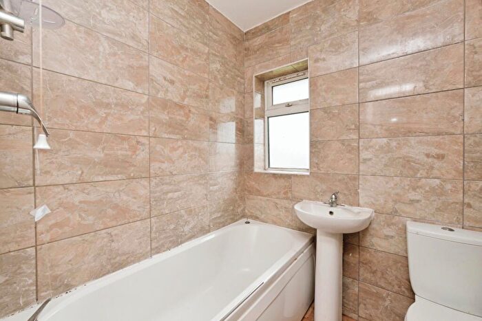 2 Bedroom Terraced House For Sale In Gladstone Road, Northampton, Northamptonshire, NN5