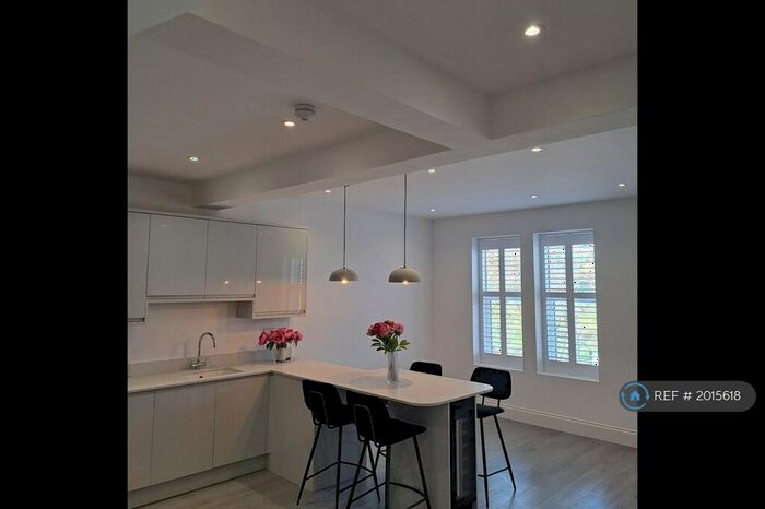 3 Bedroom Flat To Rent In Calder Road, Harrogate, HG2