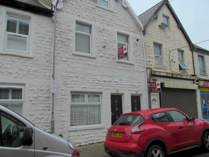 1 Bedroom Flat To Rent In High Street, Barry, CF62