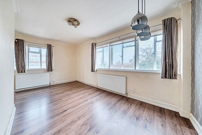 2 Bedroom Flat For Sale In Hanger Green, London, W5