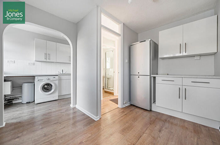 2 Bedroom Flat To Rent In Dominion Road, Worthing, West Sussex, BN14