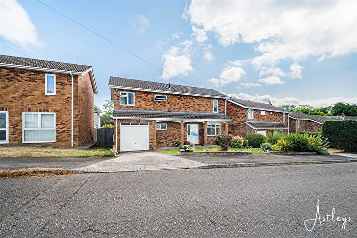 4 Bedroom Detached House For Sale In Crestacre Close, Newton, Swansea, SA3