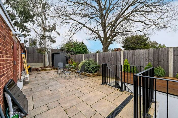 Studio To Rent In Oakley Avenue, Ealing, London, W5