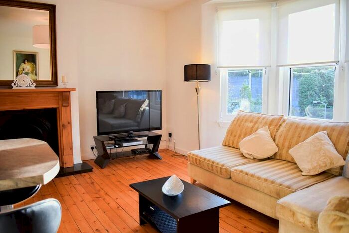 3 Bedroom Flat To Rent In ML - Learmonth Crescent, Edinburgh EH4