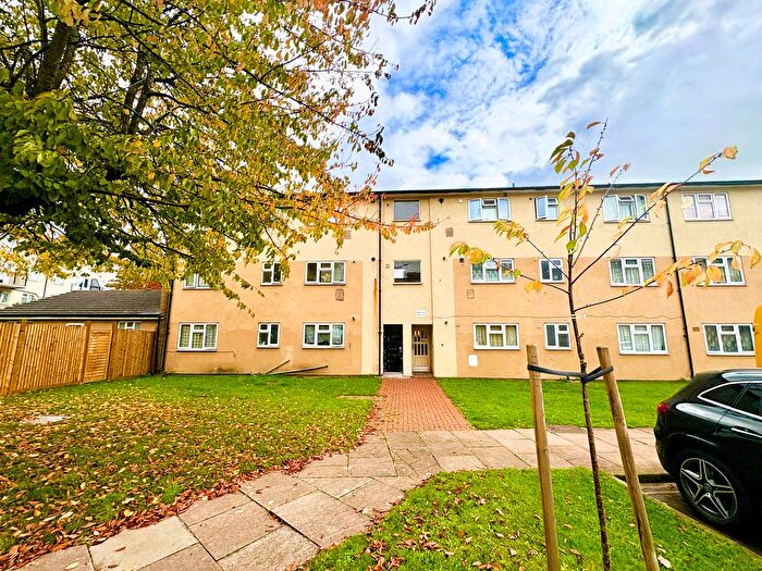 2 Bedroom Flat For Sale In Haldane Road, Southall, UB1
