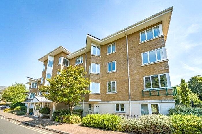 2 Bedroom Flat To Rent In Dorchester House, Strand Drive, Richmond, TW9