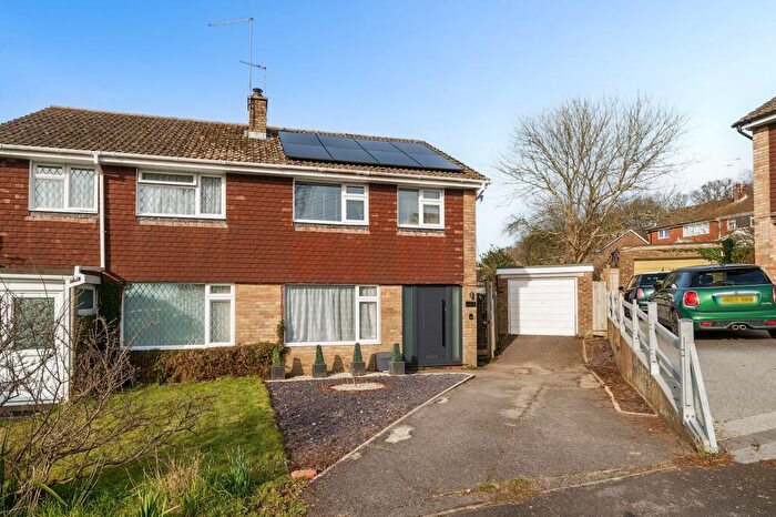 3 Bedroom Semi-Detached House For Sale In Frobisher Close, Ringwood, BH24