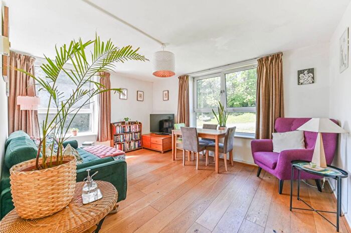 2 Bedroom Flat To Rent In Ross Road, South Norwood, London, SE25