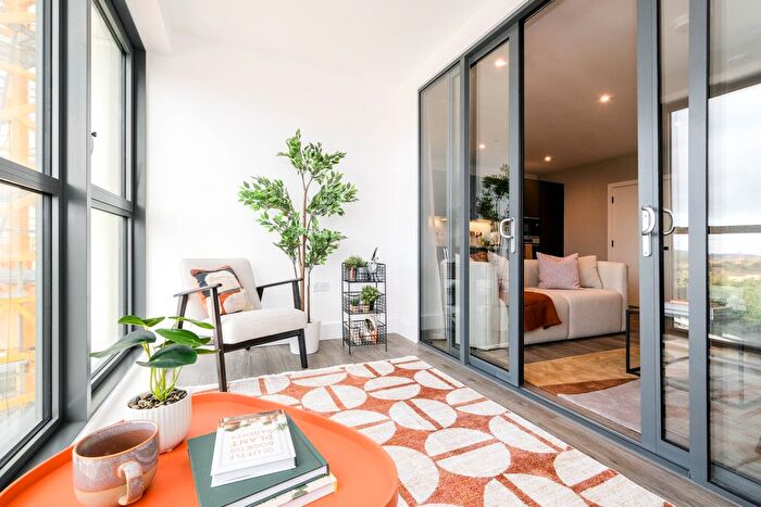 2 Bedroom Flat For Sale In Poplar Walk, Croydon, CR0