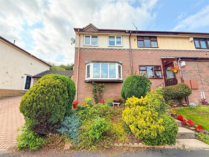 3 Bedroom End Of Terrace House For Sale In Paterson Close, Stocksbridge, S36
