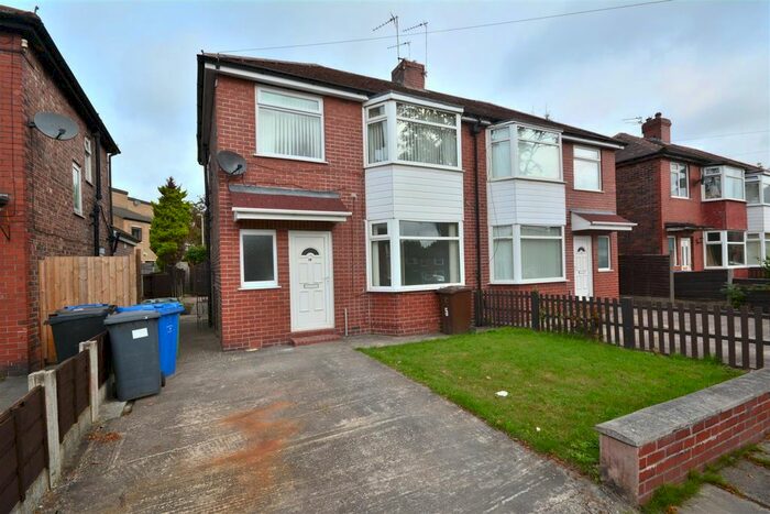 3 Bedroom Semi-Detached House To Rent In Oak Avenue, Whitefield, Manchester, M45
