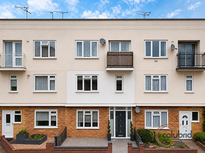 3 Bedroom Maisonette For Sale In Dukes Avenue, Grays, RM17