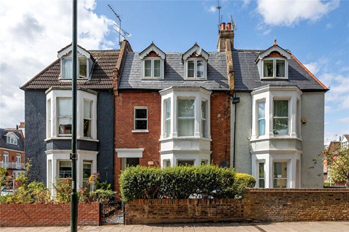 3 Bedroom Flat For Sale In Sandycombe Road, Kew, Surrey, TW9