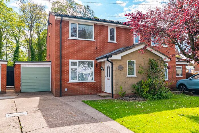 3 Bedroom Semi-Detached House For Sale In Bannister Hall Drive, Higher Walton, PR5