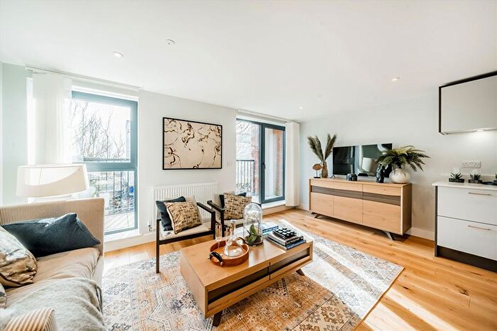 2 Bedroom Flat For Sale In Kingston Road, Wimbledon, SW20