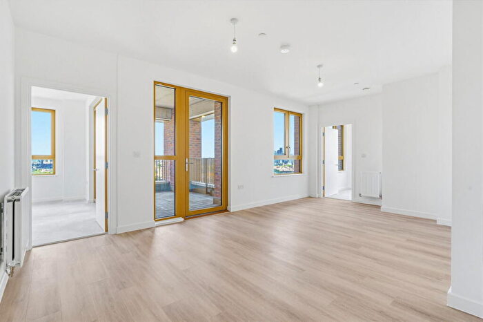 2 Bedroom Apartment To Rent In Vista Heights, Ilderton Road, London, SE15