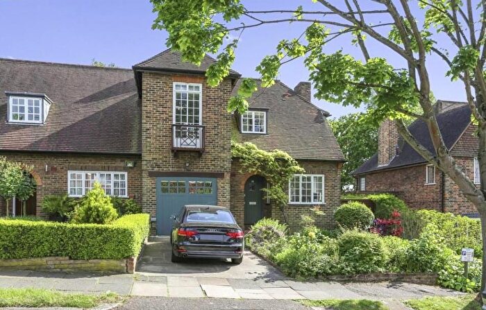 4 Bedroom Semi-Detached House To Rent In Brim Hill, Hampstead Garden Suburb, London, N2