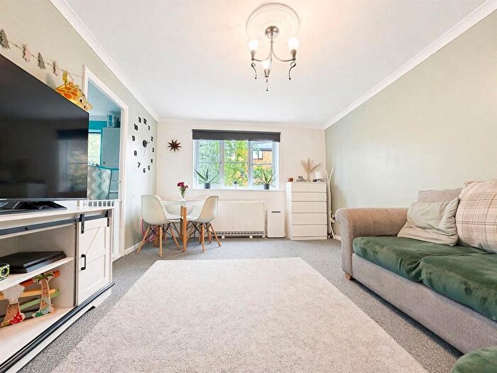 2 Bedroom Flat For Sale In Crest Avenue, Grays, RM17