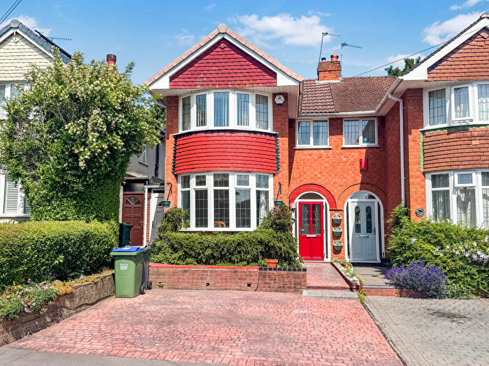 3 Bedroom Semi-Detached House For Sale In Apsley Road, Oldbury, West Midlands, B68