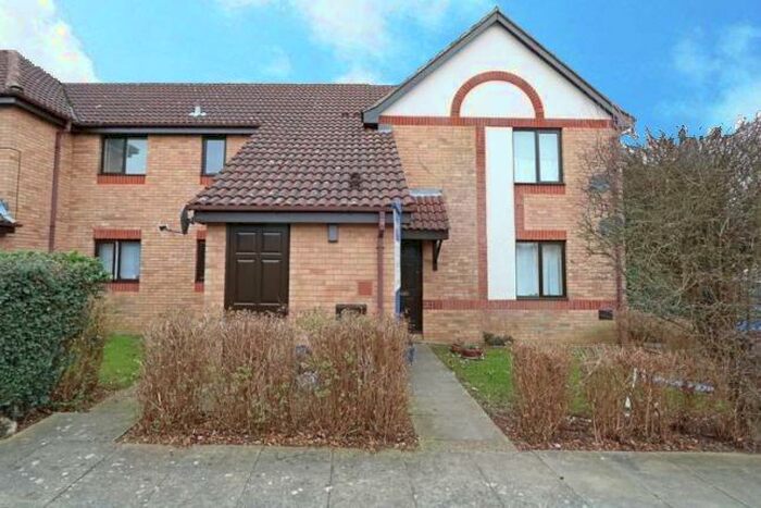 1 Bedroom Apartment To Rent In Pimpernel Grove, Walnut Tree, Milton Keynes, MK7