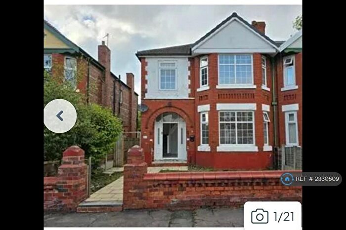 4 Bedroom Semi-Detached House To Rent In Parkrange, Manchester, M14
