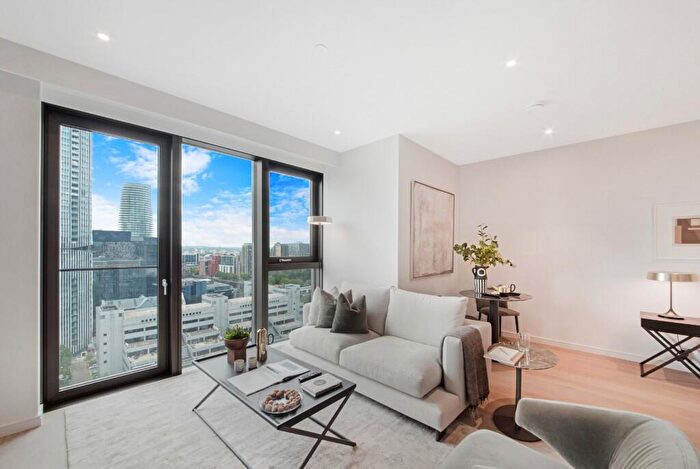 Apartment To Rent In George Street, London, E14