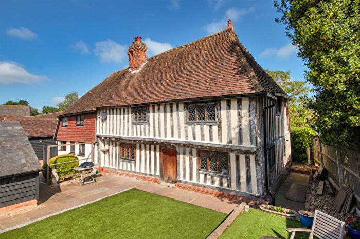 3 Bedroom Detached House For Sale In Church Road, Hartley, Longfield, Kent, DA3