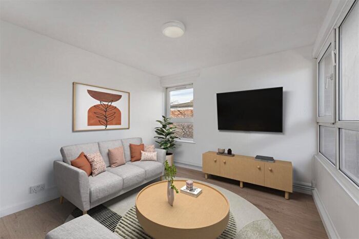 2 Bedroom Flat To Rent In Columbia Point, Canada Water, SE16