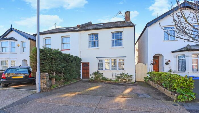 3 Bedroom Flat To Rent In Kings Road, Kingston Upon Thames, KT2