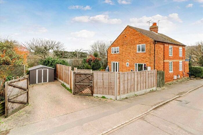3 Bedroom Semi Detached House For Sale In London Road, Bozeat, NN29