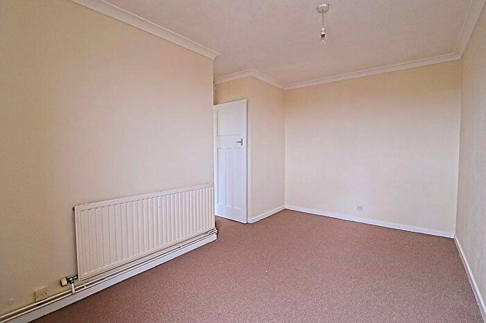1 Bedroom Apartment For Sale In Vange Hill Drive, Basildon, SS16